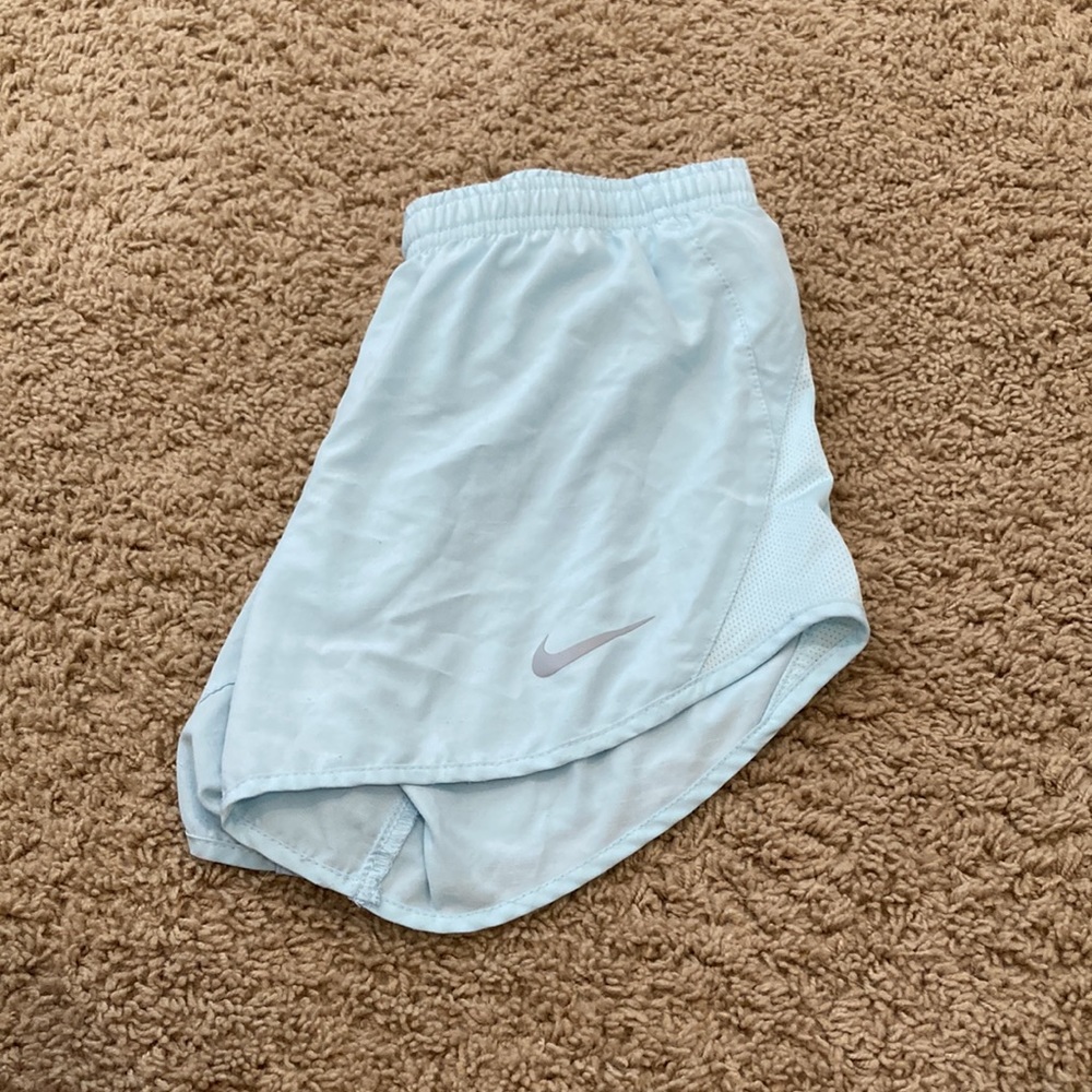 womens nike shorts - Picture 2 of 4